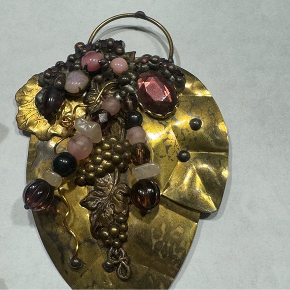 Vintage Brass Leaf‎ Grape Cluster Brooch And Clip On Earrings Set - Picture 3 of 13
